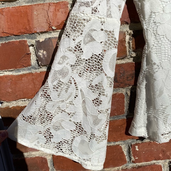 Alexia Admor long sleeve lace top size medium - Picture 3 of 5